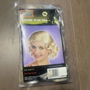 Totally Ghoul Movie Star wig. NWT